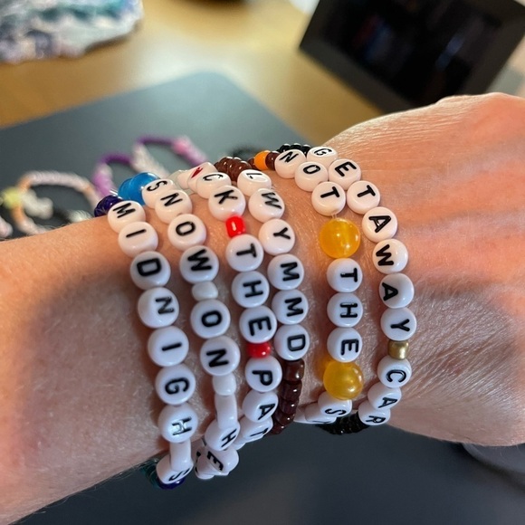 20 Friendship Bracelets for Trading at Taylor Swift Concerts—pack of 20 - Picture 9 of 16